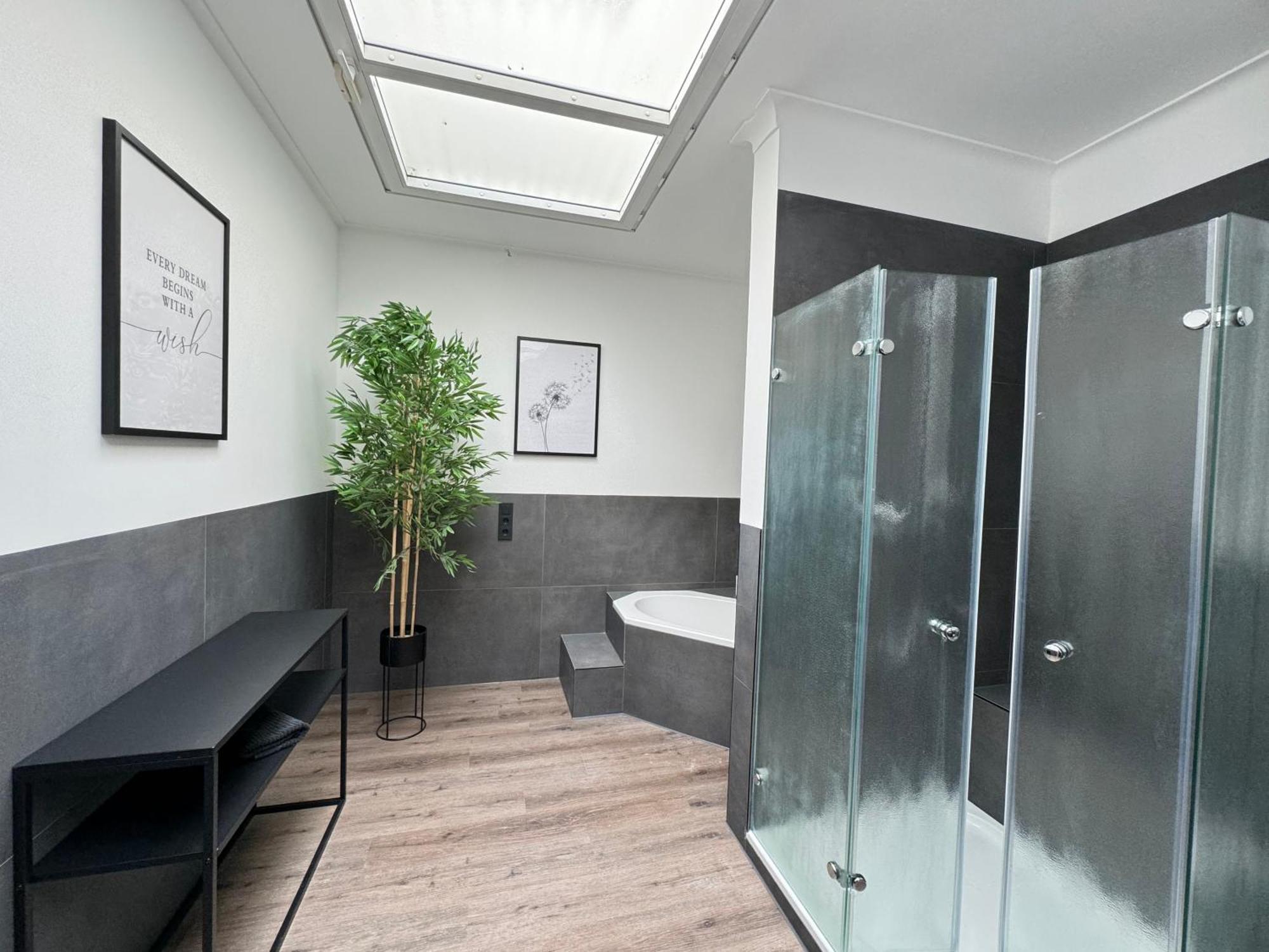220 Qm Penthouse Wohnung Mit Fahrstuhl - Ohne Spa Mannheim Luaran gambar